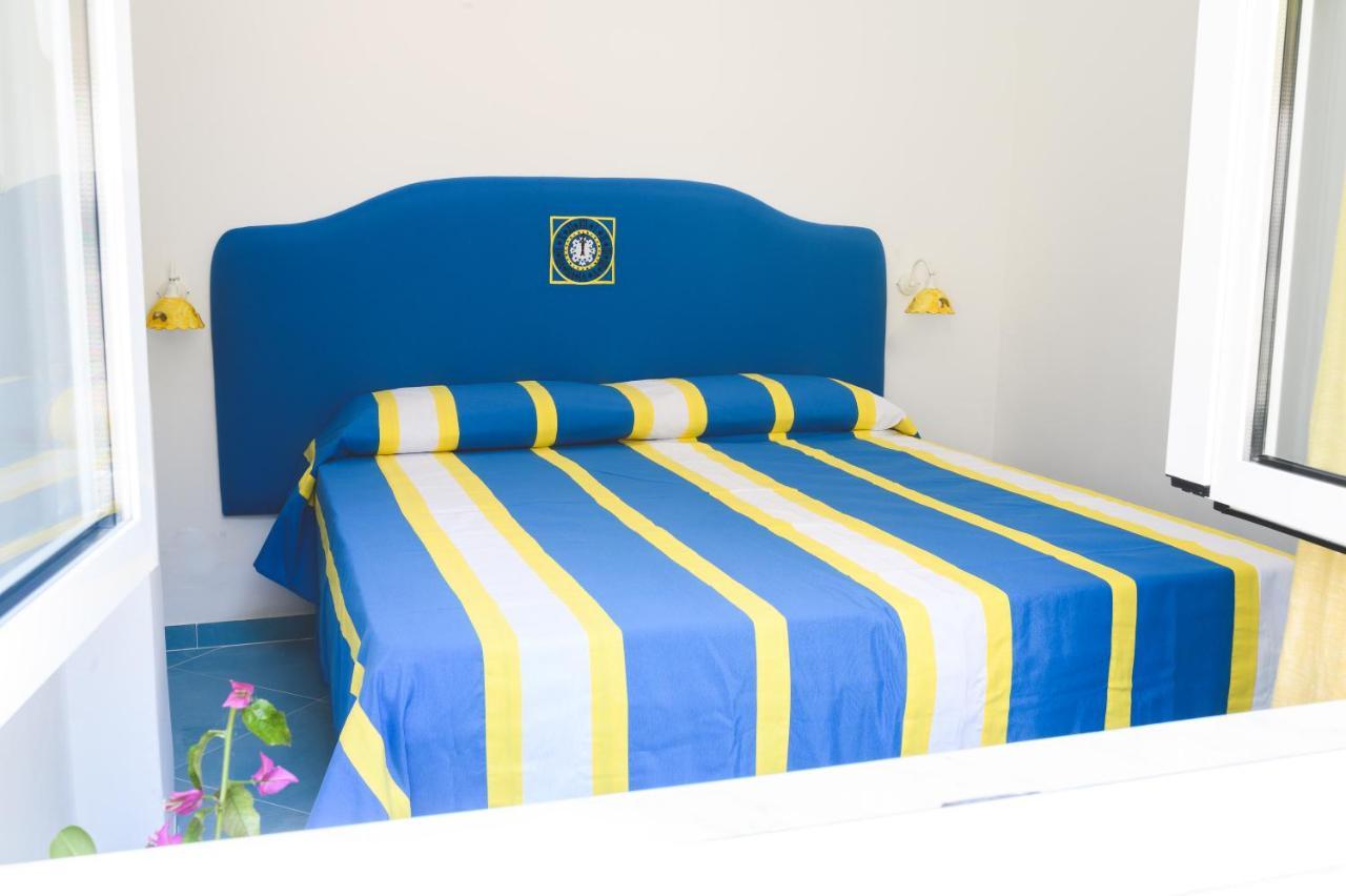 Parco Augusto Bed & Breakfast Capri Bagian luar foto
