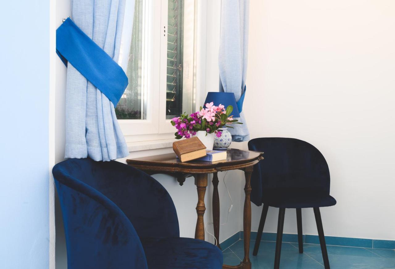 Parco Augusto Bed & Breakfast Capri Bagian luar foto